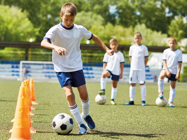 Fußball Training für Kinder und Erwachsene